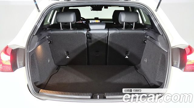 Mercedes-Benz A-Class (W177) A220 Hatchback 2024 — фото 17