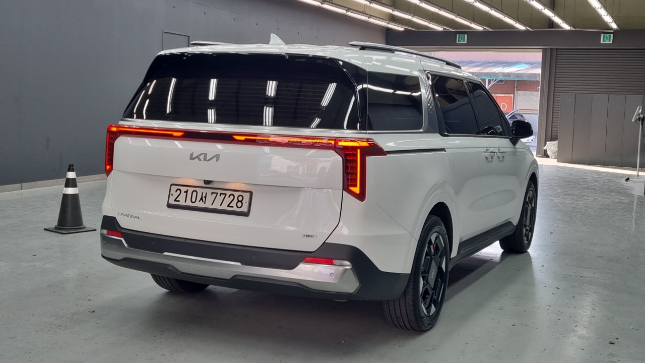 Kia Carnival (IV) HEV 9seater Nobless 2025 — фото 2