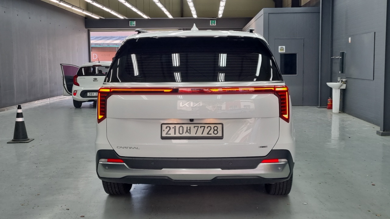 Kia Carnival (IV) HEV 9seater Nobless 2025 — фото 4