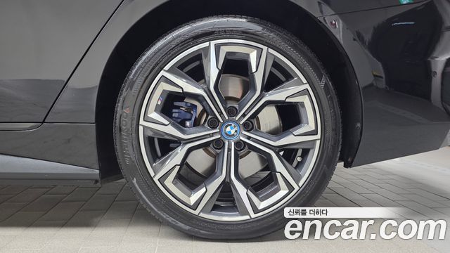 BMW i4 eDrive40 M Sports Pro 2023 — фото 21
