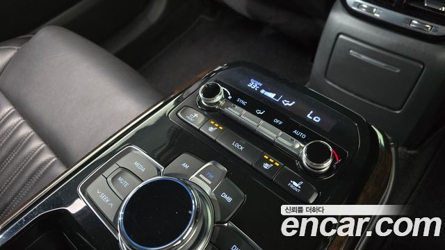 Genesis EQ900 3.3 T-GDI AWD Luxury 2017 — фото 16