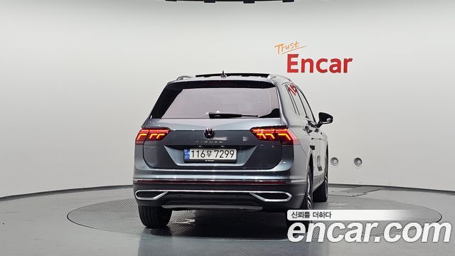 Volkswagen Tiguan Allspace 2.0 TSI Prestige 2023 — фото 4