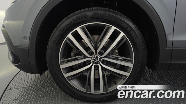 Volkswagen Tiguan Allspace 2.0 TSI Prestige 2023 — фото 5