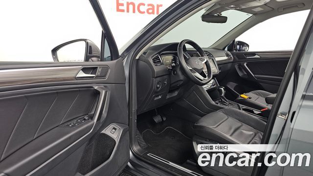 Volkswagen Tiguan Allspace 2.0 TSI Prestige 2023 — фото 10