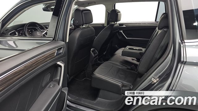 Volkswagen Tiguan Allspace 2.0 TSI Prestige 2023 — фото 11