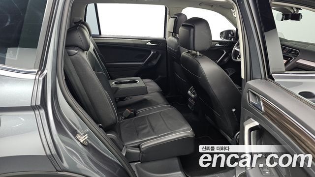 Volkswagen Tiguan Allspace 2.0 TSI Prestige 2023 — фото 12