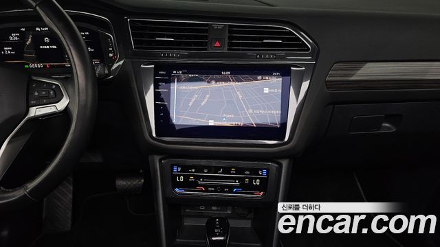 Volkswagen Tiguan Allspace 2.0 TSI Prestige 2023 — фото 14
