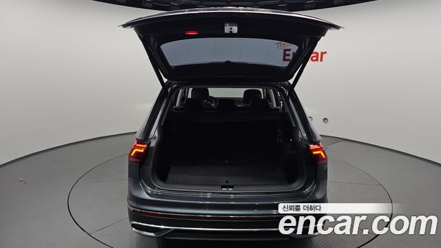 Volkswagen Tiguan Allspace 2.0 TSI Prestige 2023 — фото 20