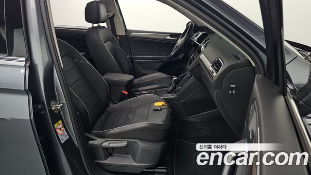Volkswagen Tiguan Allspace 2.0 TSI Prestige 2023 — фото 26
