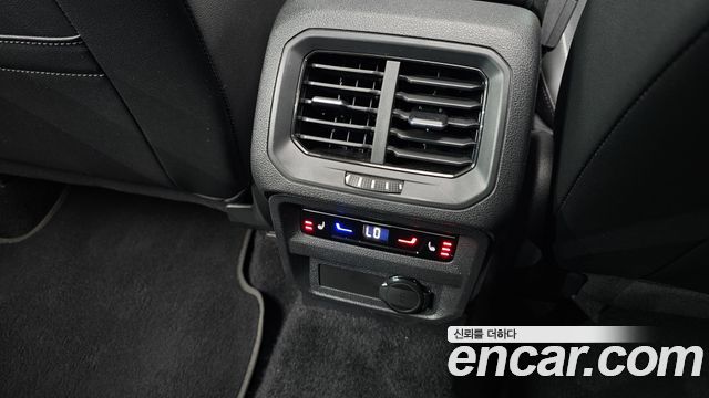 Volkswagen Tiguan Allspace 2.0 TSI Prestige 2023 — фото 32