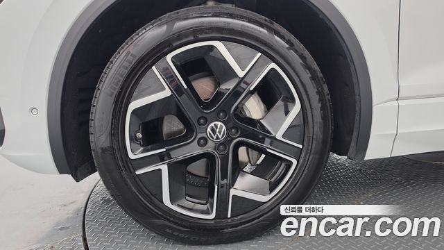 Volkswagen Touareg (III) 3.0 TDI Prestige 2024 — фото 5