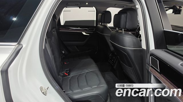 Volkswagen Touareg (III) 3.0 TDI Prestige 2024 — фото 11