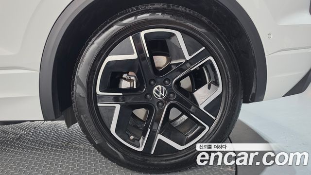 Volkswagen Touareg (III) 3.0 TDI Prestige 2024 — фото 21