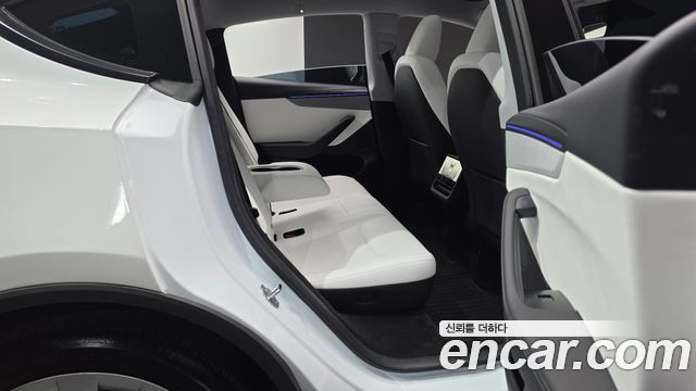 Tesla Model Y Long Range AWD 2025 — фото 11
