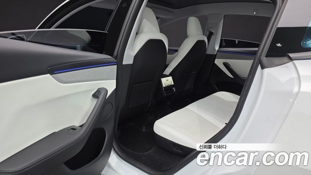 Tesla Model Y Long Range AWD 2025 — фото 12