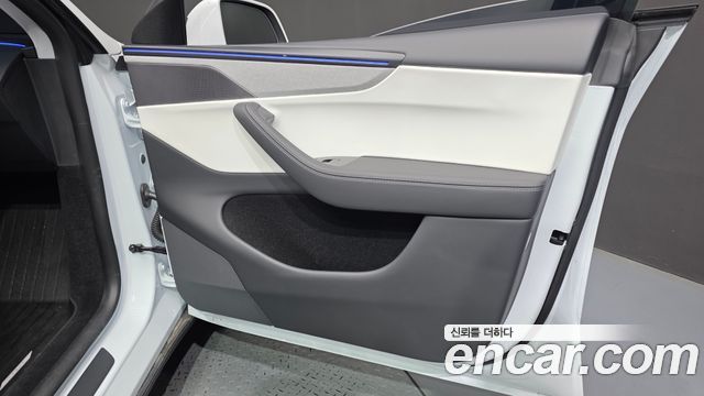 Tesla Model Y Long Range AWD 2025 — фото 24
