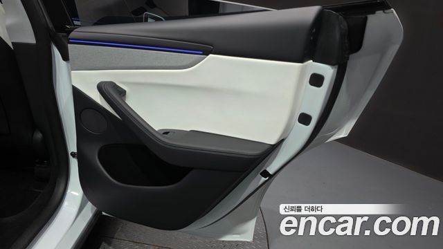 Tesla Model Y Long Range AWD 2025 — фото 25