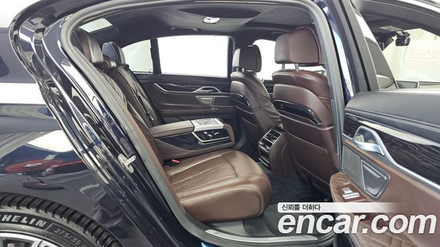 BMW 7 Series (G11) 740i M Sport 2021 — фото 12