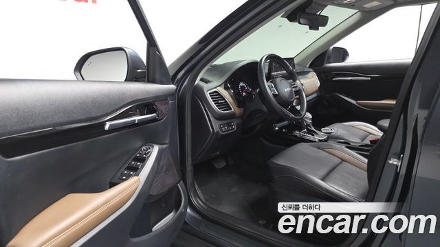 Kia Seltos Gasoline 1.6 Turbo 4WD Signature 2023 — фото 10