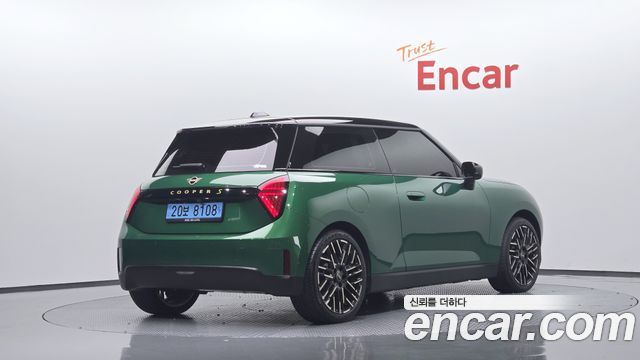 MINI Cooper Electric (IV) SE Favoured 2024 — фото 2