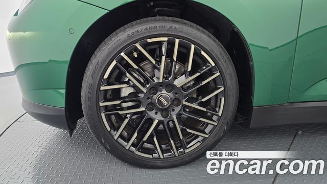 MINI Cooper Electric (IV) SE Favoured 2024 — фото 5
