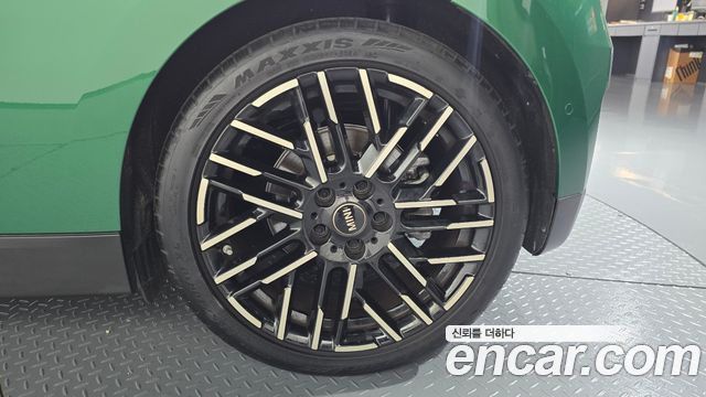 MINI Cooper Electric (IV) SE Favoured 2024 — фото 21