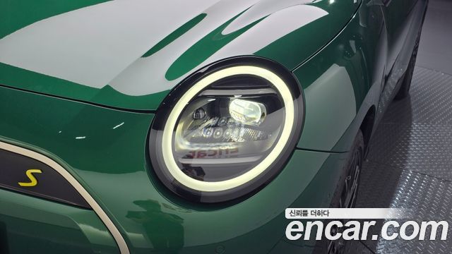 MINI Cooper Electric (IV) SE Favoured 2024 — фото 22