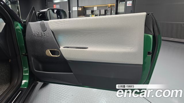 MINI Cooper Electric (IV) SE Favoured 2024 — фото 25