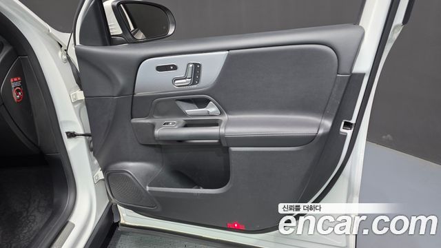 Mercedes-Benz GLB-Class (X247) GLB200 d 2021 — фото 24