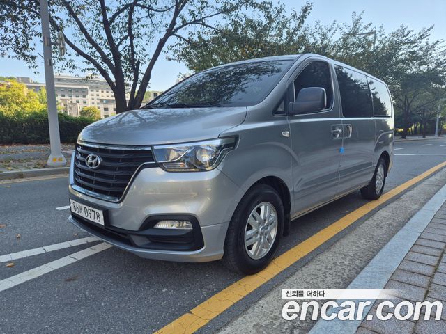 Hyundai Grand Starex Van 5-Seater Modern