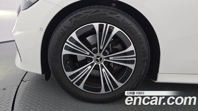 Mercedes-Benz E-Class (W214) E200 Avantgarde 2025 — фото 5