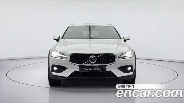 Volvo V60 Cross Country (II) B5 Ultra AWD 2026 — фото 2