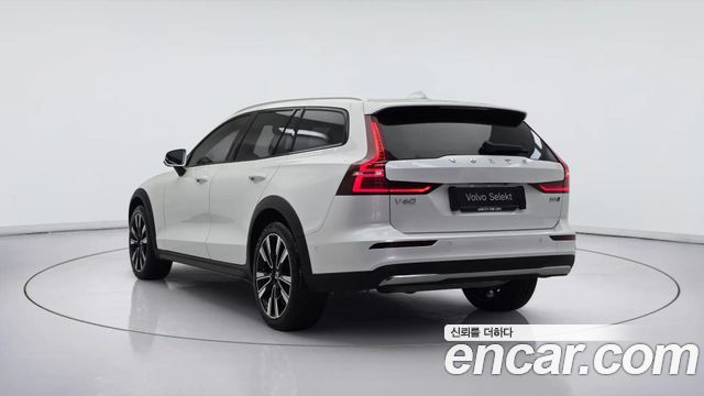 Volvo V60 Cross Country (II) B5 Ultra AWD 2026 — фото 3