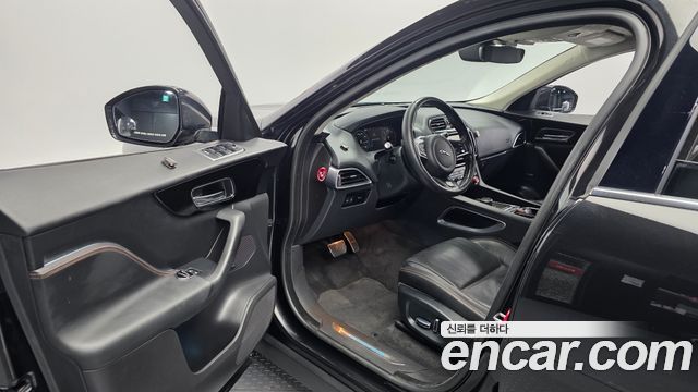 Jaguar F-PACE 20d Prestige 2019 — фото 10