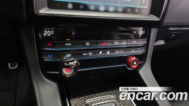 Jaguar F-PACE 20d Prestige 2019 — фото 28