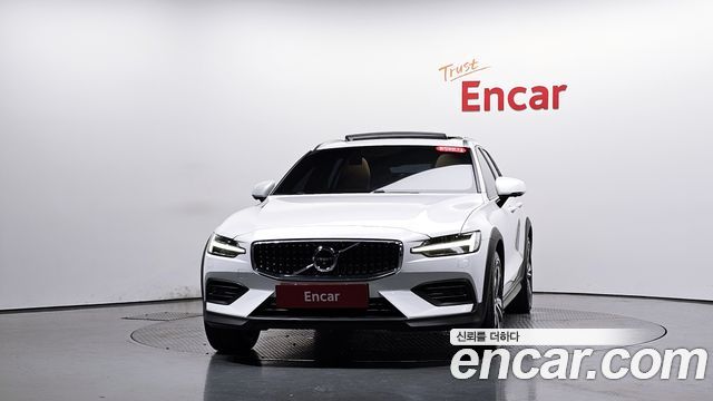 Volvo V60 Cross Country (II) T5 Pro AWD 2019 — фото 3