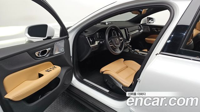 Volvo V60 Cross Country (II) T5 Pro AWD 2019 — фото 10