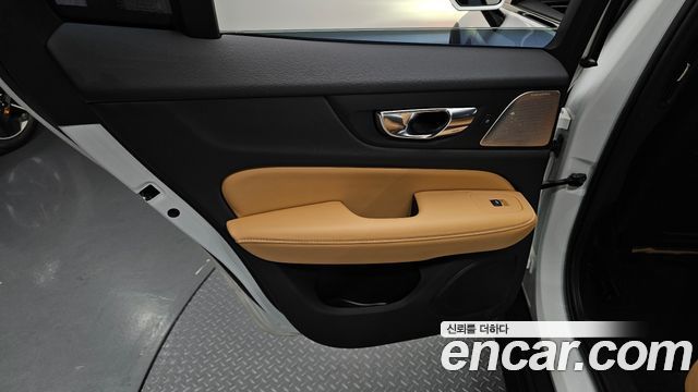 Volvo V60 Cross Country (II) T5 Pro AWD 2019 — фото 25