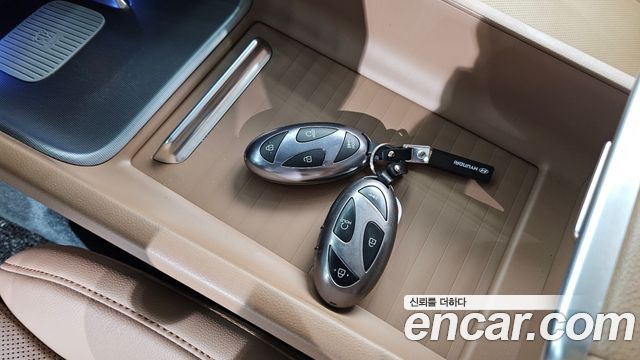 Hyundai Grandeur (GN7) 2,5 Gasoline 2WD Exclusive 2025 — фото 32