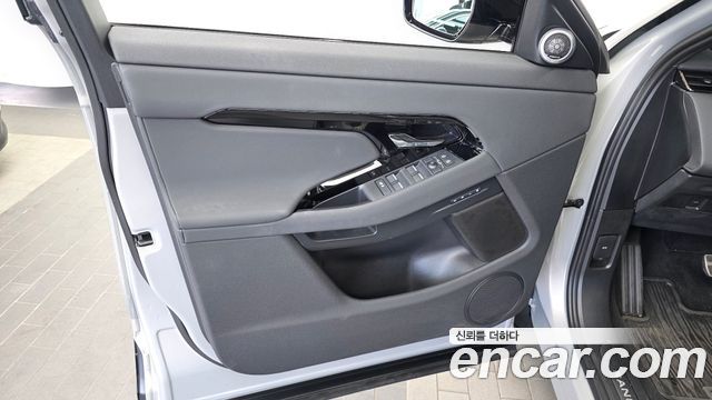 Land Rover Range Rover Evoque (II) P250 Dynamic SE 2025 — фото 30