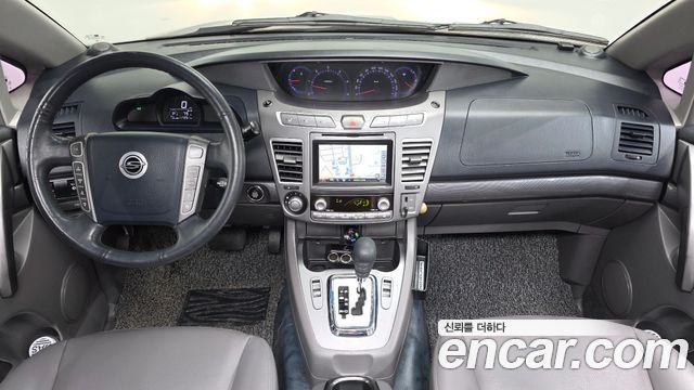 KG Mobility (SsangYong) Korando Turismo 4WD GT 9-seater 2015 — фото 7