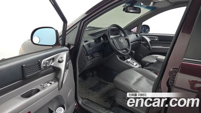 KG Mobility (SsangYong) Korando Turismo 4WD GT 9-seater 2015 — фото 10