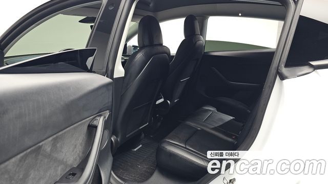 Tesla Model Y Long Range AWD 2022 — фото 12