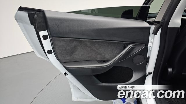 Tesla Model Y Long Range AWD 2022 — фото 25