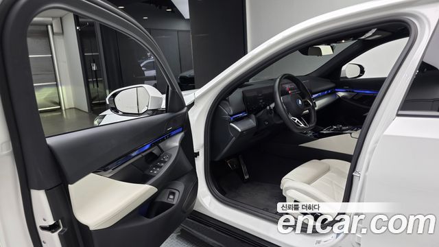 BMW i5 (G60) eDrive 40 M Sport 2025 — фото 10