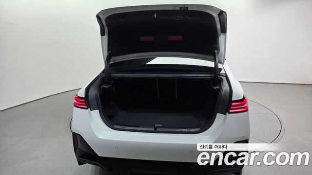 BMW i5 (G60) eDrive 40 M Sport 2025 — фото 38