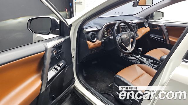 Toyota RAV4 2.5 4WD Hybrid 4th 2017 — фото 10