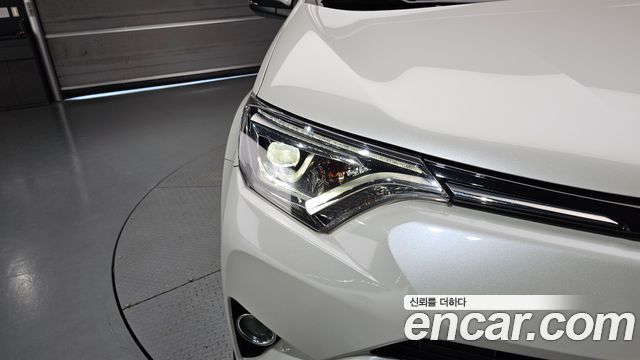 Toyota RAV4 2.5 4WD Hybrid 4th 2017 — фото 22