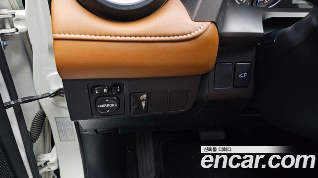 Toyota RAV4 2.5 4WD Hybrid 4th 2017 — фото 32