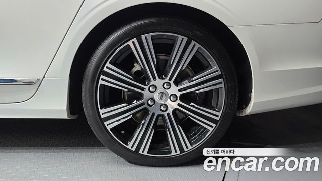 Volvo S90 B6 AWD Ultimate Bright 2023 — фото 21